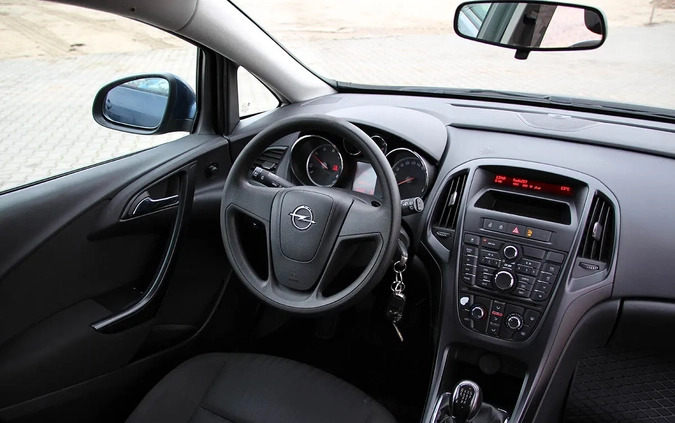 Opel Astra cena 16900 przebieg: 204000, rok produkcji 2011 z Gostynin małe 781